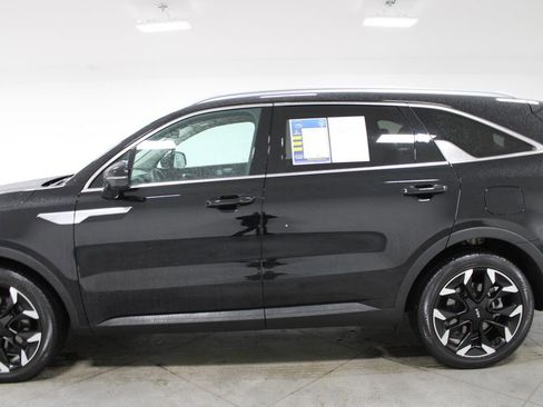 Used 2025 Kia Sorento EX w/ Panoramic Sunroof Package image 6