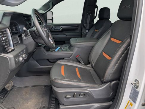 Used 2024 GMC Sierra 2500 AT4 w/ Technology Package AWD/4WD image 10