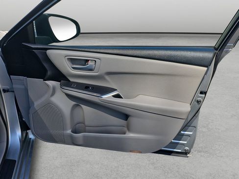 Used 2017 Toyota Camry LE w/ Four Season Floor Mat Package FWD image 30