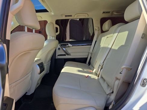 Used 2022 Lexus GX 460 Luxury w/ Off Road Package AWD/4WD image 13