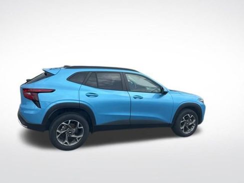 Used 2025 Chevrolet Trax LT w/ LT Convenience Package FWD image 6