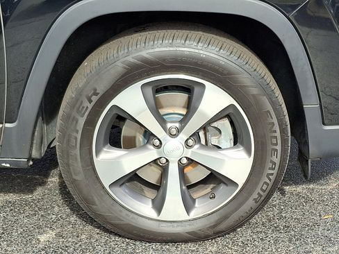 Used 2019 Jeep Cherokee Limited w/ Technology Group image 8