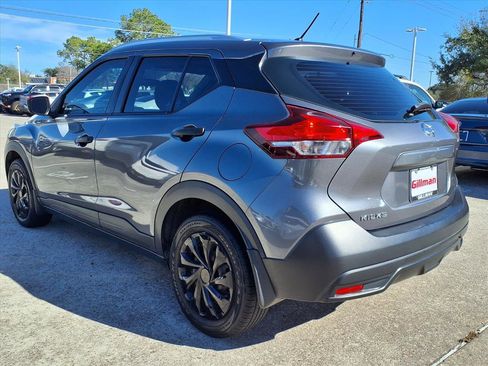 Used 2019 Nissan Kicks S image 3