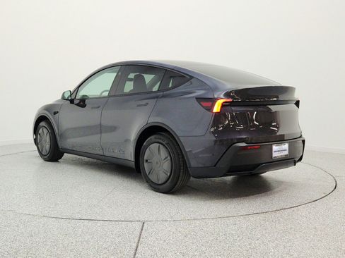 Used 2026 Tesla Model Y 2WD image 7