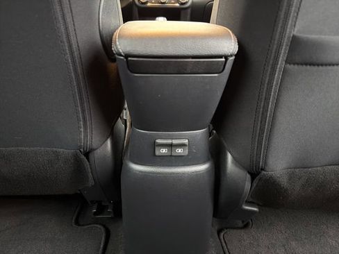 Used 2022 Nissan Kicks S image 22