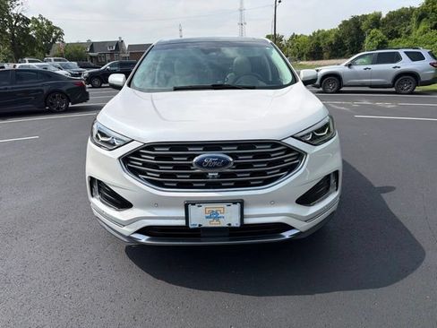 Used 2019 Ford Edge Titanium w/ Equipment Group 301A FWD image 2