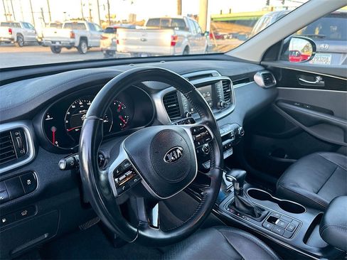 Used 2019 Kia Sorento EX image 10