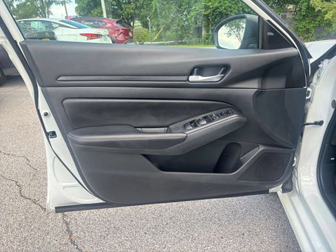 Used 2025 Nissan Altima 2.5 SV FWD image 15