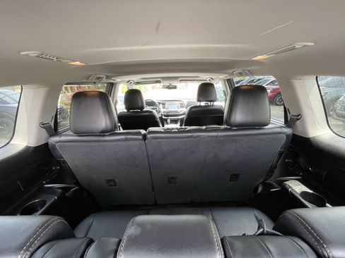 Used 2016 Toyota Highlander XLE FWD image 11