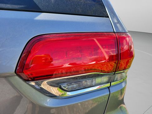 Used 2019 Jeep Grand Cherokee Limited image 21