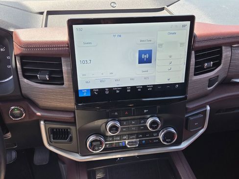 Used 2024 Ford Expedition Limited image 17