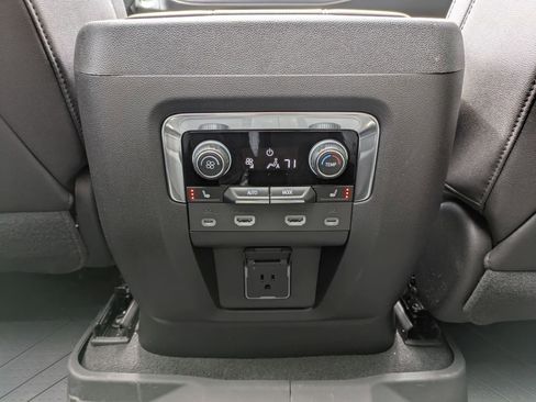 Used 2023 Chevrolet Tahoe Premier w/ Advanced Technology Package AWD/4WD image 30