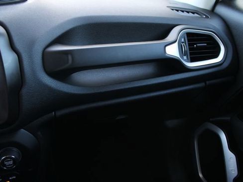 Used 2021 Jeep Renegade Latitude image 19