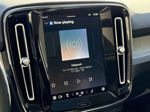 Used 2025 Volvo XC40 B5 Core image 23