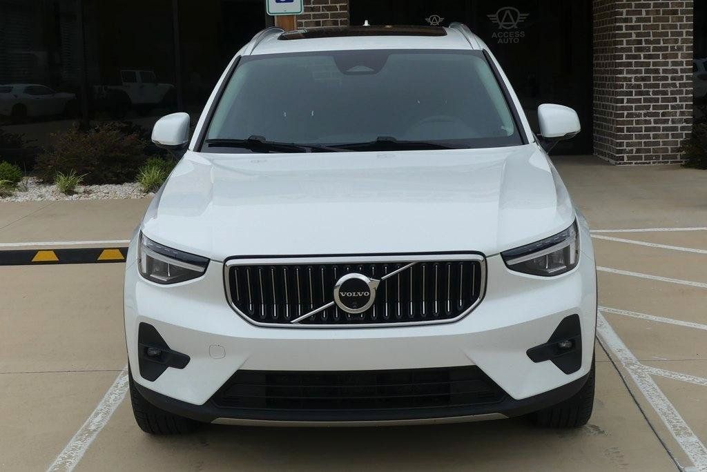 Used 2024 Volvo XC40 B5 Plus AWD/4WD image 8