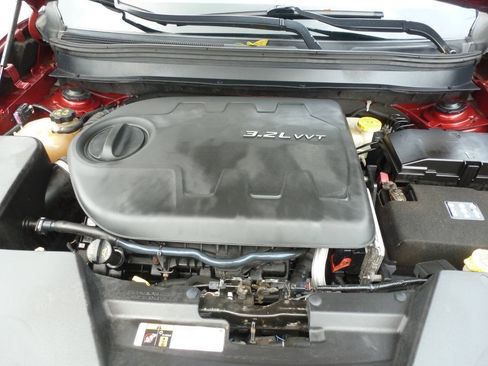 Used 2014 Jeep Cherokee Trailhawk w/ Comfort/Convenience Group AWD/4WD image 40