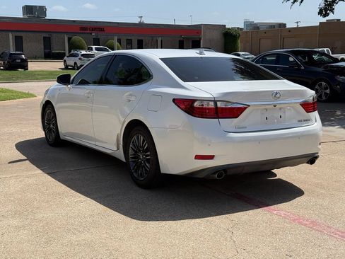 Used 2014 Lexus ES 350 w/ Luxury Package FWD image 3