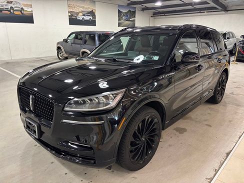 Used 2023 Lincoln Aviator Reserve w/ Jet Package AWD/4WD image 2