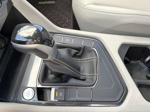 Used 2023 Volkswagen Tiguan SE FWD image 14