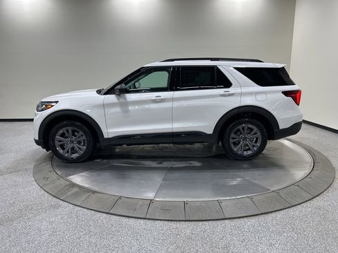 New 2026 Ford Explorer Active w/ Active Comfort Package image 8