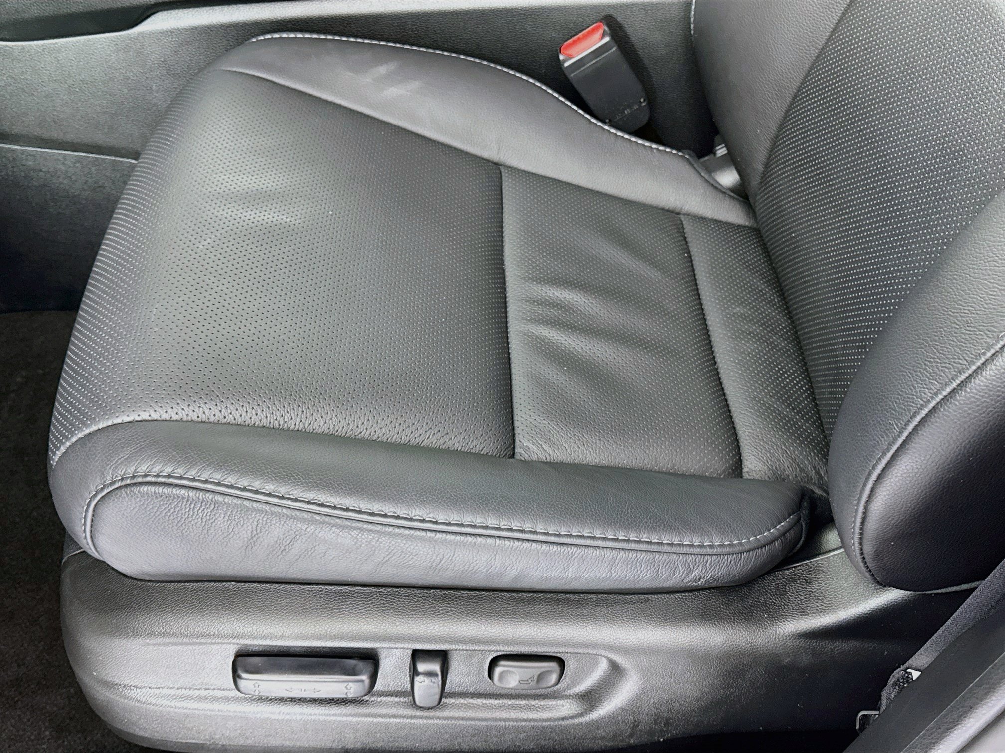 Certified 2025 Honda Passport EX-L image 18