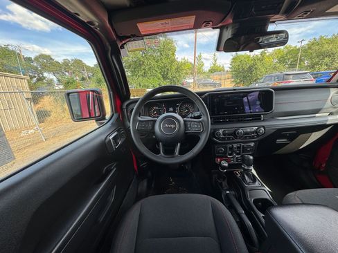 Used 2025 Jeep Wrangler Unlimited Rubicon image 33