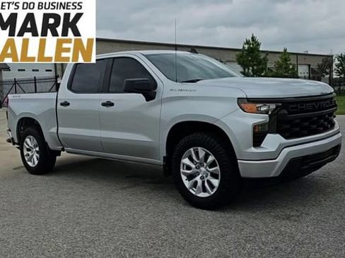 Used 2022 Chevrolet Silverado 1500 Custom AWD/4WD image 2