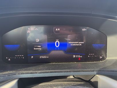 Used 2023 Volkswagen Taos SE w/ Panoramic Sunroof Package