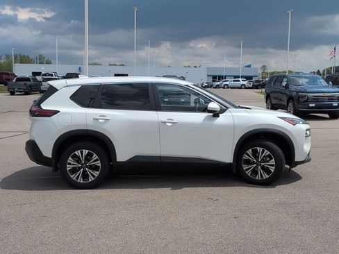 Used 2023 Nissan Rogue SV AWD/4WD image 9