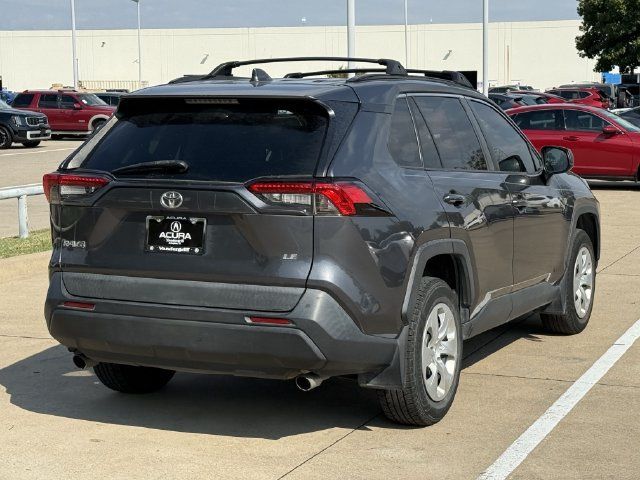 Used 2020 Toyota RAV4 LE FWD image 4