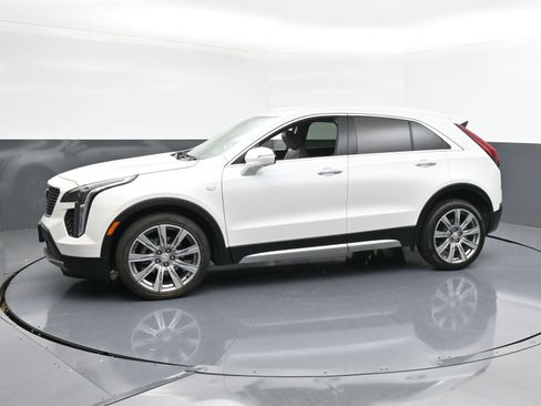 Used 2022 Cadillac XT4 Premium Luxury w/ Enhanced Visibility Package image 5