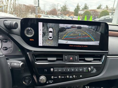 Certified 2024 Lexus ES 300h w/ Luxury Package image 28