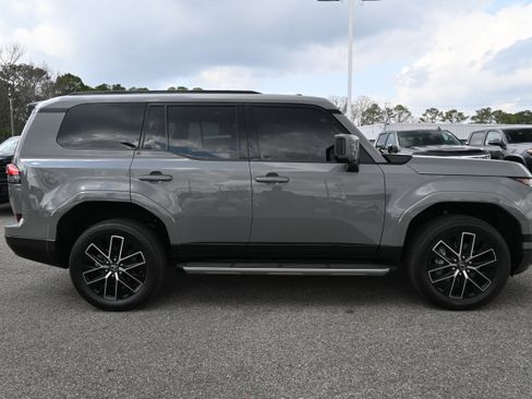 Used 2024 Lexus GX 550 w/ Cold Area Package image 12