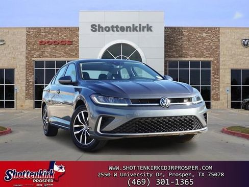 Used 2025 Volkswagen Jetta SE FWD image 1