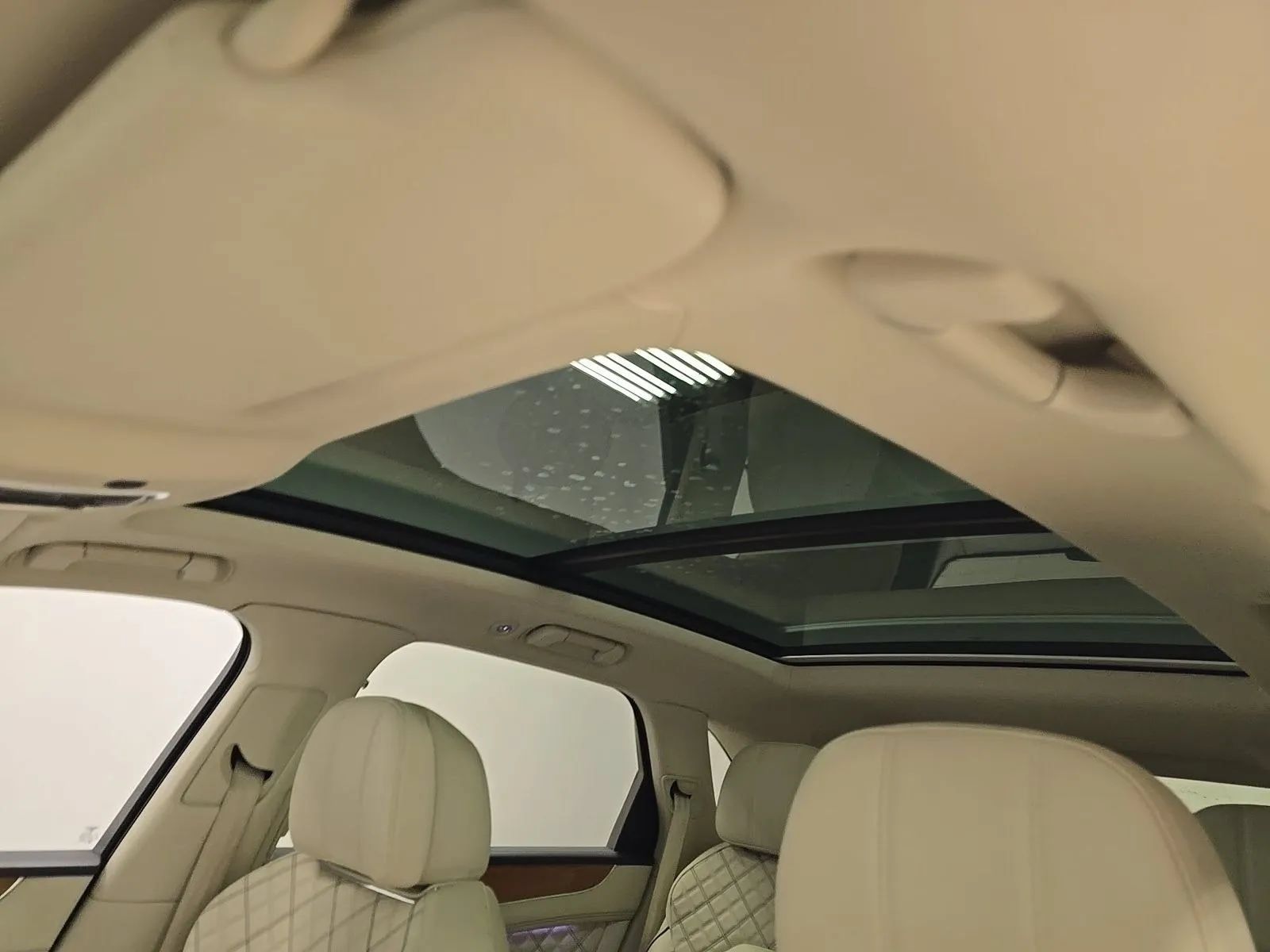 Used 2021 Bentley Bentayga w/ First Edition Specification AWD/4WD image 8