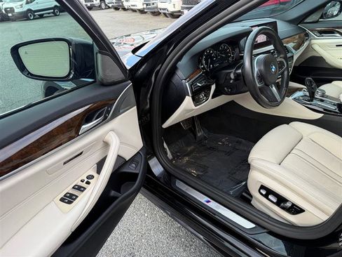 Used 2019 BMW 540i xDrive w/ M Sport Package image 27