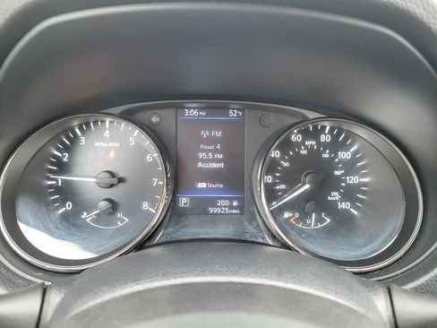 Used 2020 Nissan Rogue SV image 11