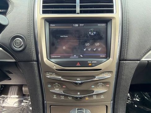 Used 2012 Lincoln MKX FWD image 26