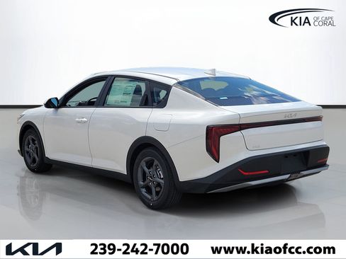 New 2026 Kia K4 FWD image 4