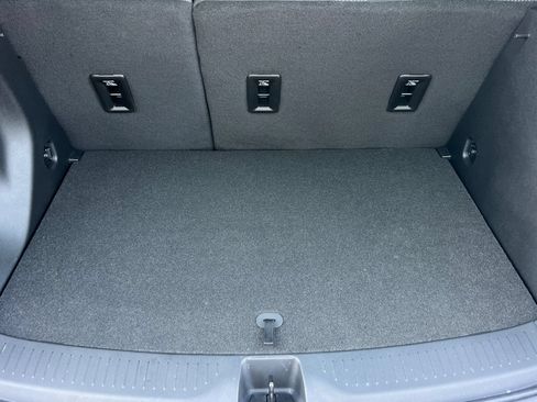 Used 2027 Chevrolet Bolt LT w/ Comfort Package FWD image 19