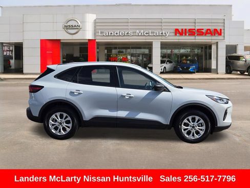 Used 2025 Ford Escape Active AWD/4WD image 2