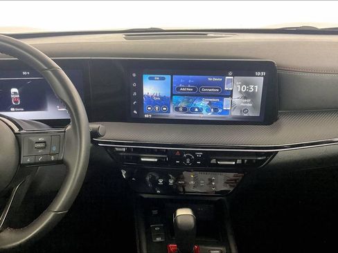 Certified 2025 Nissan Kicks SR FWD image 8