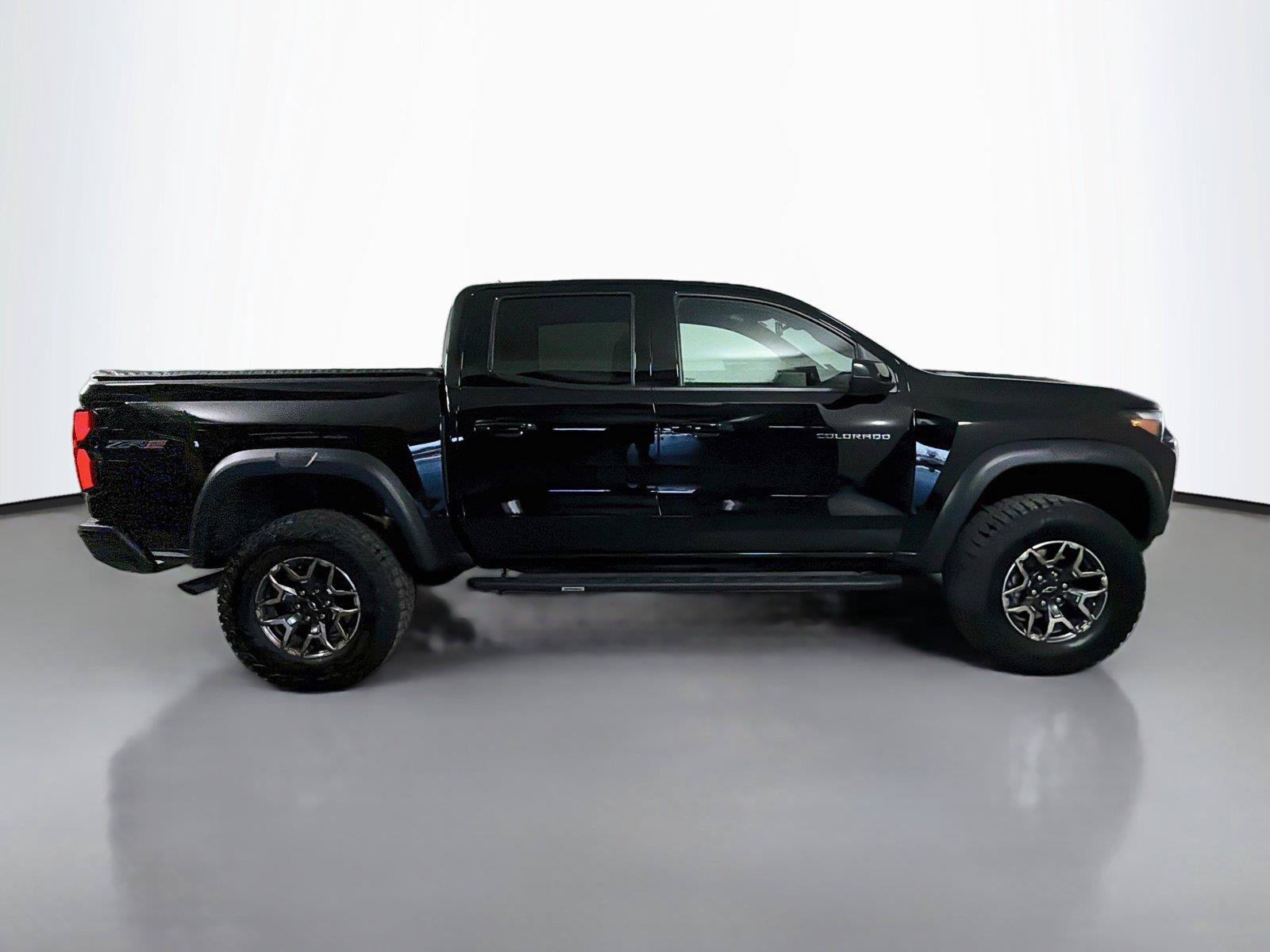Used 2024 Chevrolet Colorado ZR2 w/ ZR2 Convenience Package III AWD/4WD image 4