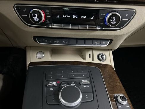 Used 2019 Audi Q5 2.0T Premium w/ Convenience Package AWD/4WD image 18