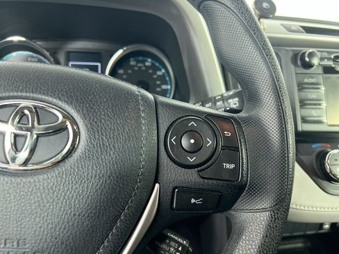 Used 2018 Toyota RAV4 LE w/ Carpet Mat Package AWD/4WD image 13