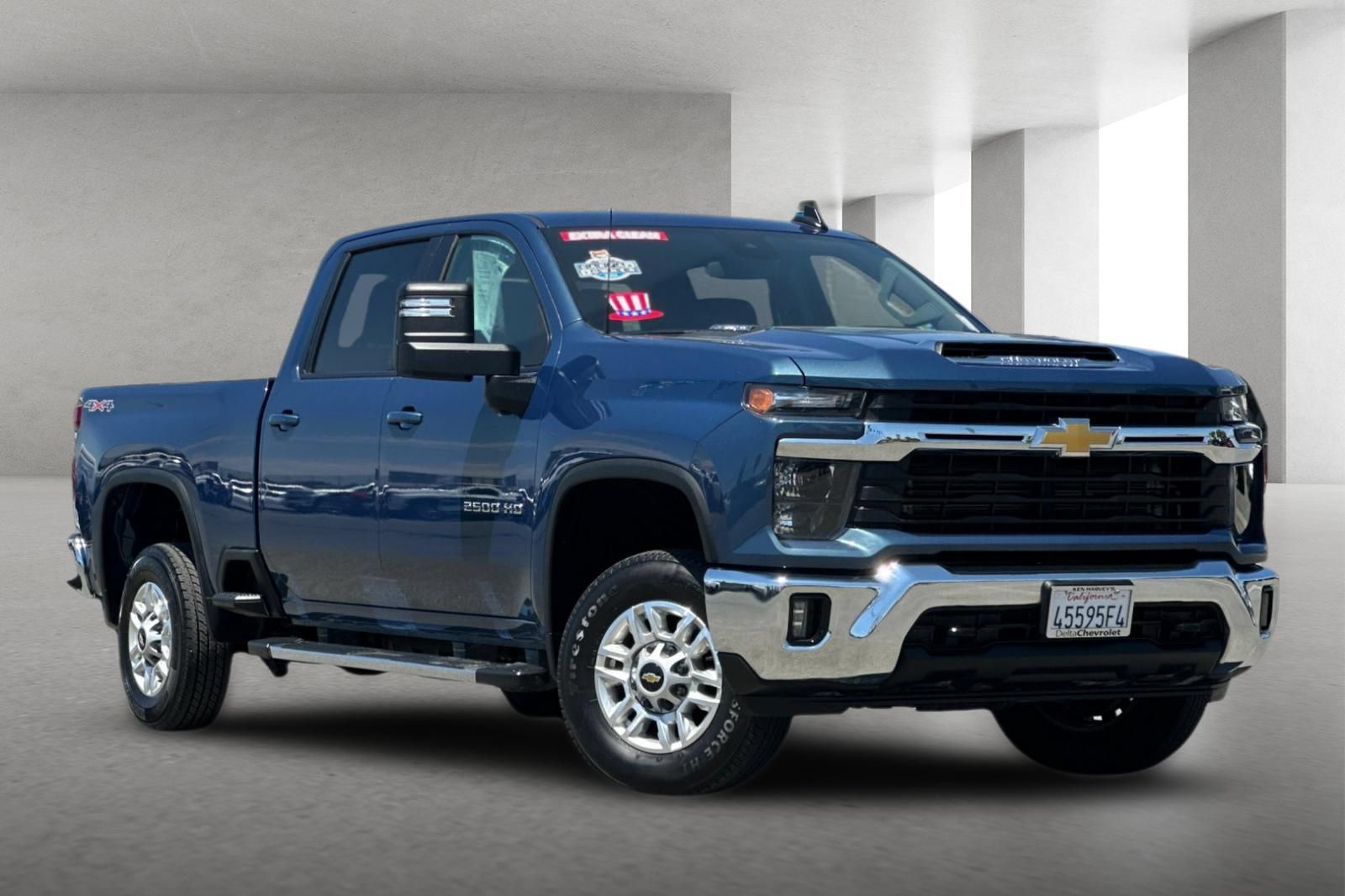 Used 2025 Chevrolet Silverado 2500 LT w/ Convenience Package AWD/4WD image 1