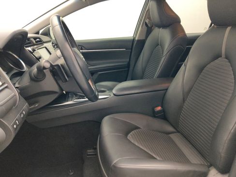 Used 2018 Toyota Camry SE FWD image 17