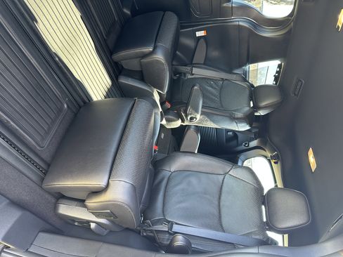 Used 2025 Toyota Sienna Limited image 20