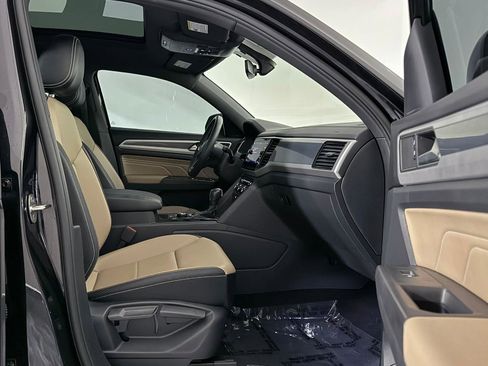 Used 2022 Volkswagen Atlas Cross Sport SE w/ Panoramic Sunroof Package image 25