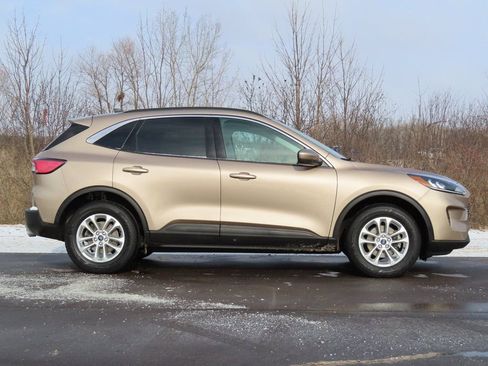 Used 2021 Ford Escape SE w/ Convenience Package AWD/4WD image 2